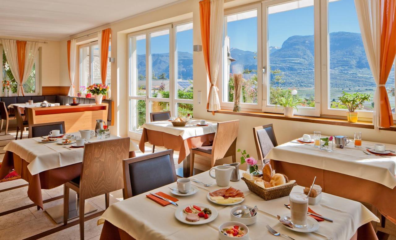 Ansitz Am Eck By Hotel Pernhof Termeno Bagian luar foto