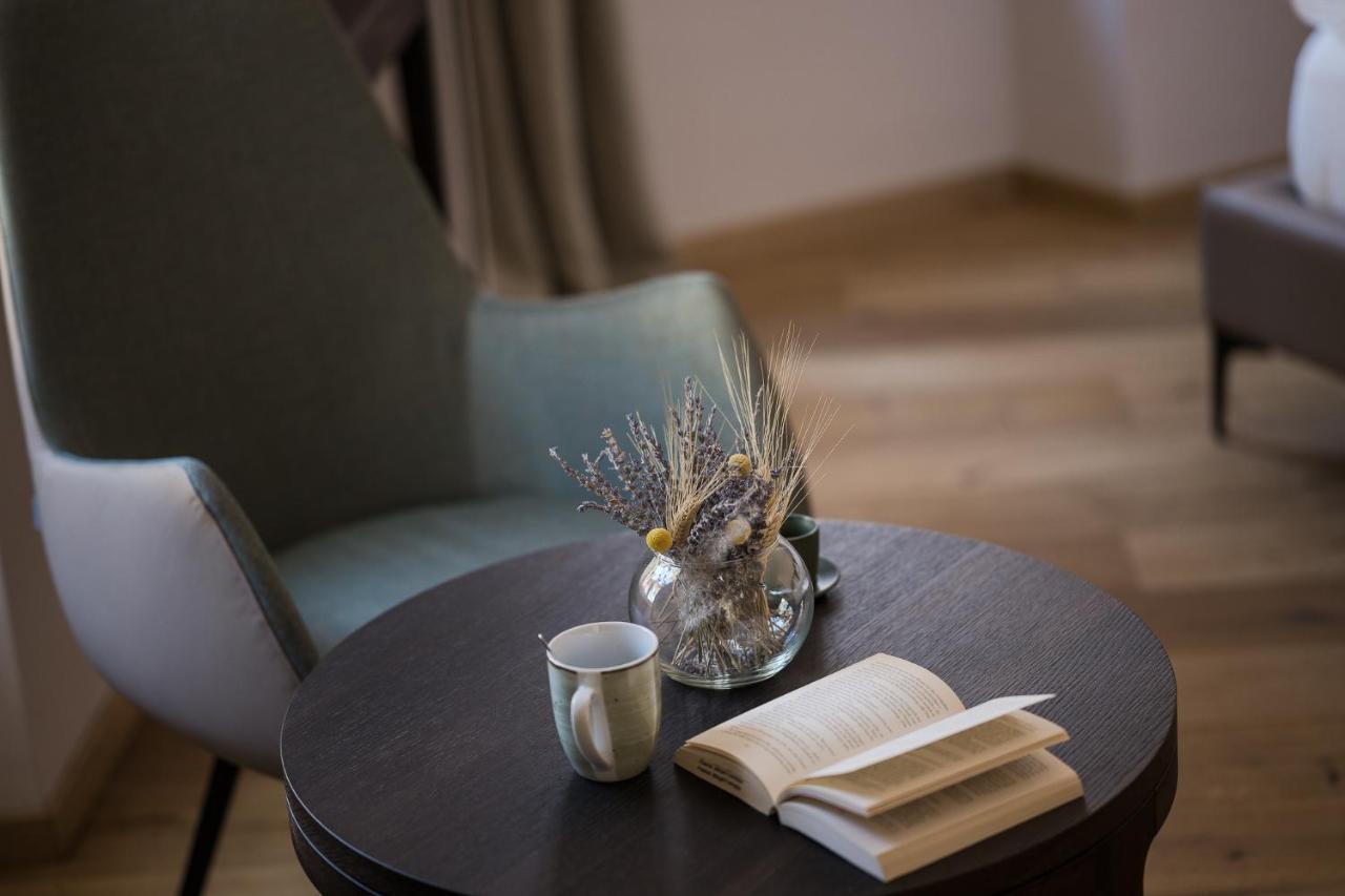 Ansitz Am Eck By Hotel Pernhof Termeno Bagian luar foto